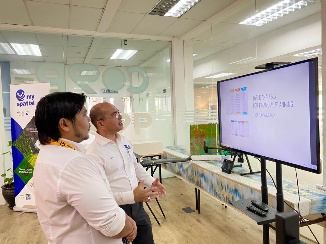 We were thrilled to showcase our innovative services to the Sabah Economic Development and Investment Authority (SEDIA) agency representative when they attended a visit held at Co9P, UPM-MTDC Technology Centre.