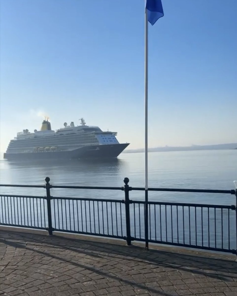 Our Tourism Ambassadors are out welcoming the passengers and crew of @saga_travel_uk Spirit of Adventure to #Cobh enjoy Shopping Restaurants bars explore @CobhHeritageCen @cork_harbourbh @cobhmuseum @SiriusArts @SpikeIslandCork @CobhRebel @TitanicCobh during your visit.