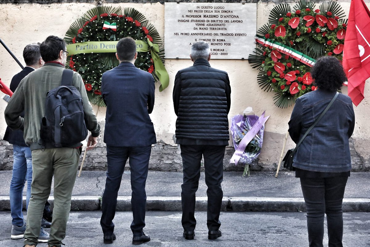 'L'eredità di Massimo D'Antona la sentiamo forte. Lavorava per estendere a tutti i lavoratori stesse tutele e stessi diritti'. Così il segretario generale della Cgil Maurizio Landini in un'intervista su La Repubblica. ▶️ L'intervista integrale: tinyurl.com/2s3hfk5k