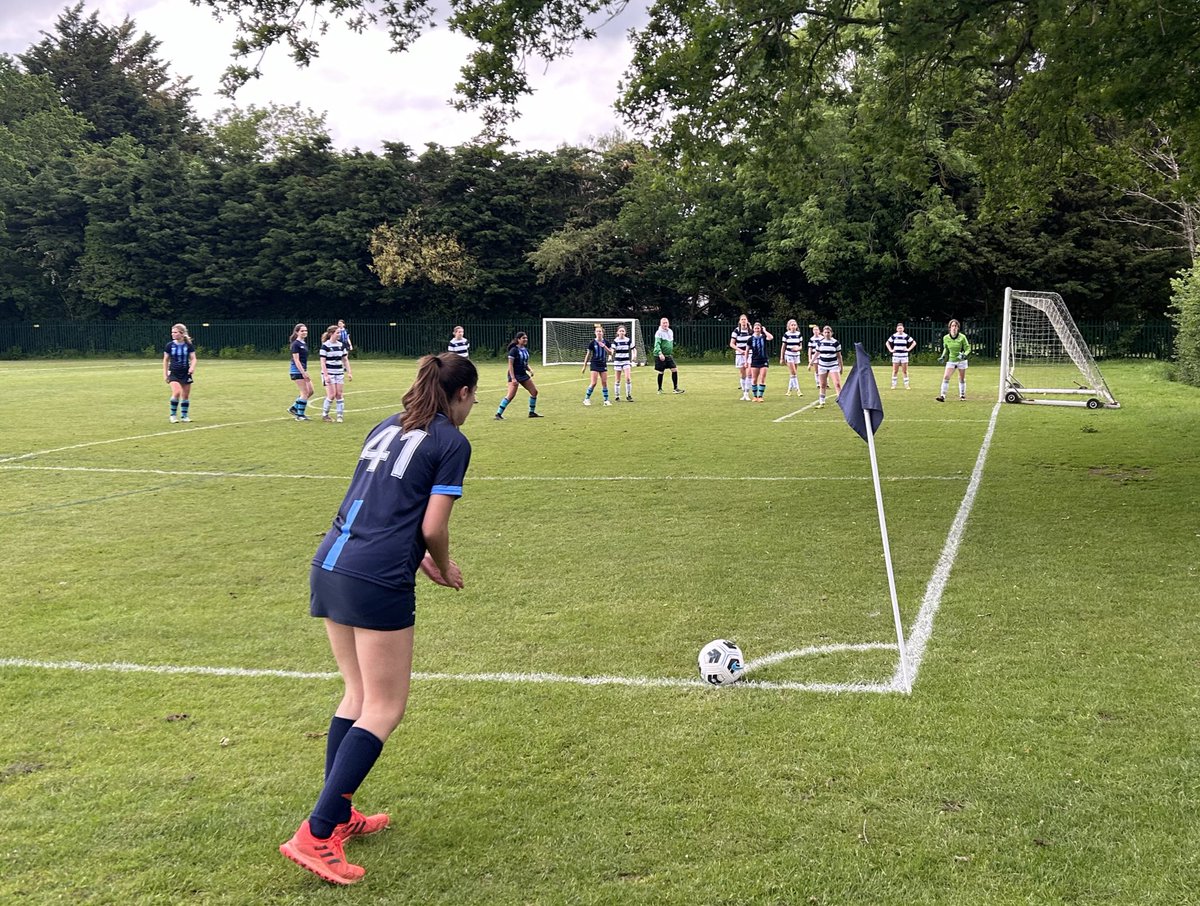 This weekend we enjoyed a morning of cricket with Mill Hill and Highgate 🏏 Our girls football U11s and U13s got through to the semi-finals of the @isfafootball regionals. Year 3-6 played against Braeside, U12s against Queenswood, & 1st XI v Mill Hill ⚽️ More on @chigwellsport!