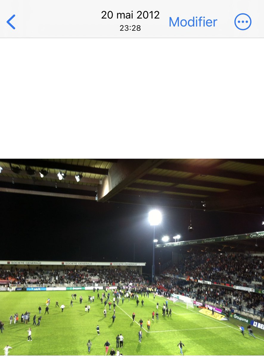 aimepi's tweet photo. @MontpellierHSC Je n’ai qu’une photo floue (l’émotion tout ça…! 🤣🥰😅) https://t.co/CW2AXWvXjI