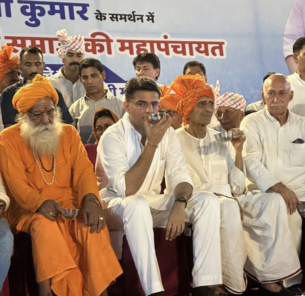 SachinPilot's tweet photo. युवा शक्ति का जोश, उत्साह व विश्वास✊
चल रहा कांग्रेस पार्टी के साथ...

✒भर्ती भरोसा
↪ केंद्र सरकार में कैलेंडर के अनुसार 3️⃣0️⃣ लाख नई भर्तियां

✒ पहली नौकरी पक्की
↪ प्रत्येक शिक्षित युवा को एक साल के अप्रेंटिसशिप द्वारा 1️⃣ लाख रुपए

कांग्रेस प्रत्याशी @kanhaiyakumar जी के समर्थन में चुनाव प्रचार।

📍बाबा श्यामगिरी स्वामी मठ, शास्त्री पार्क, नॉर्थ ईस्ट दिल्ली लोकसभा 

@INCIndia @INCDelhi