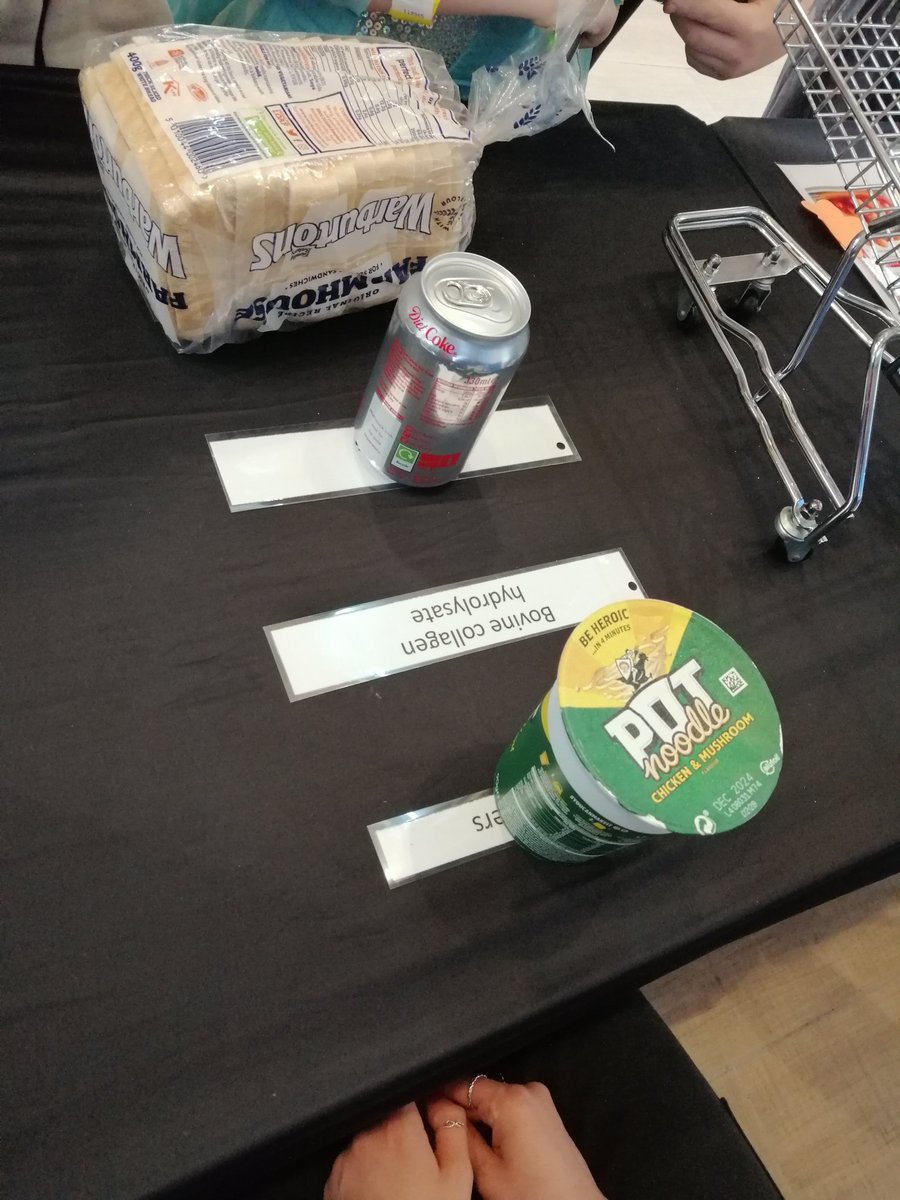 What an amazing 2 days for @UHertsNutrition and Dietetics at the <a href="/UniofHerts/">University of Hertfordshire</a> #festivalofideas yes people use food labels and they don't trust social media, children loved colouring traffic lights and matching ingredients to foods <a href="/amdickinson1/">Angela dickinson 🌹</a> <a href="/uniofhertslms/">Uni of Herts LMS</a>