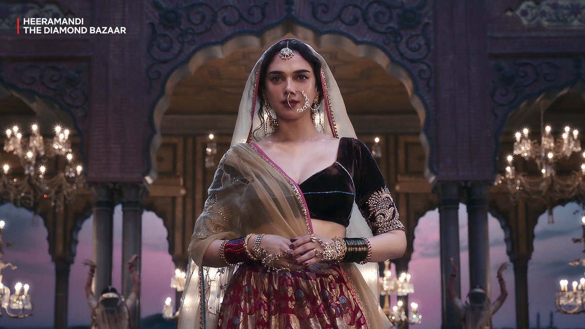 Nilaave bhoomi mela vandhu ninna epdi irukum? @aditiraohydari madhiri irukum 🌙✨