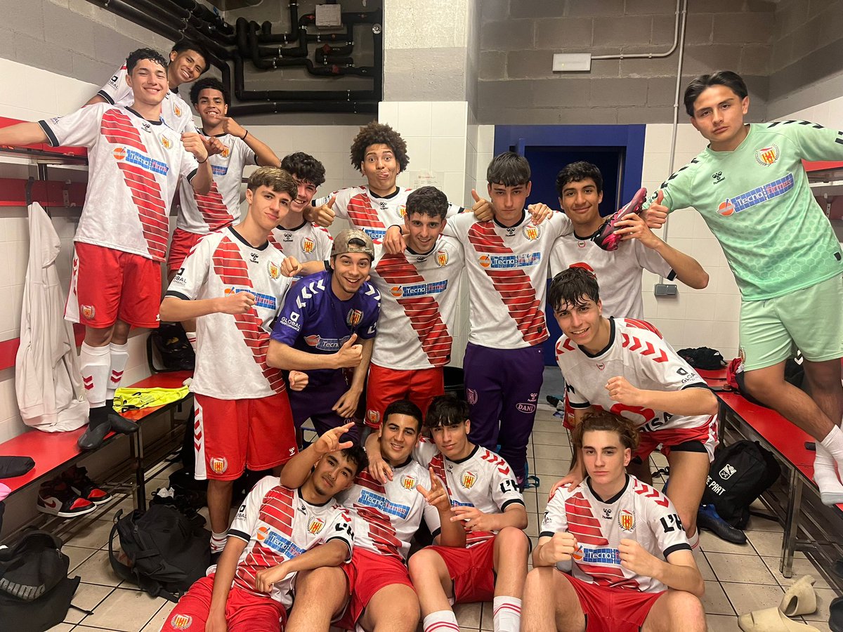 [MARCADOR JUVENIL]

🏆 2a Divisió | G17 | J28
✅️ <a href="/ffbadalona_base/">FF Badalona</a> 0-15 JD
⚽⚽️⚽️⚽️⚽️ Manel
⚽️⚽️⚽️ Raúl
⚽️⚽️ Achraf
⚽️ Víctor 
⚽️ Aajib
⚽️ Denzel
⚽️ Dani
⚽️ Alexis

🏆24a victòria de l'equip de <a href="/Ramirez_Raul4/">Raul</a>, brillant campió de lliga.

#SomhiHospi #SomFutur⚪️❤️