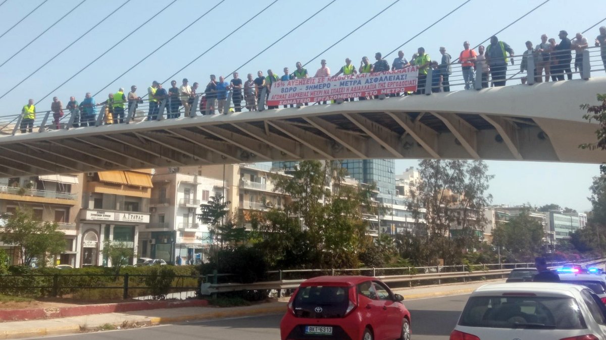 Construction workers of #Athens Metro on #strike demanding wage increases -Health & Safety measures