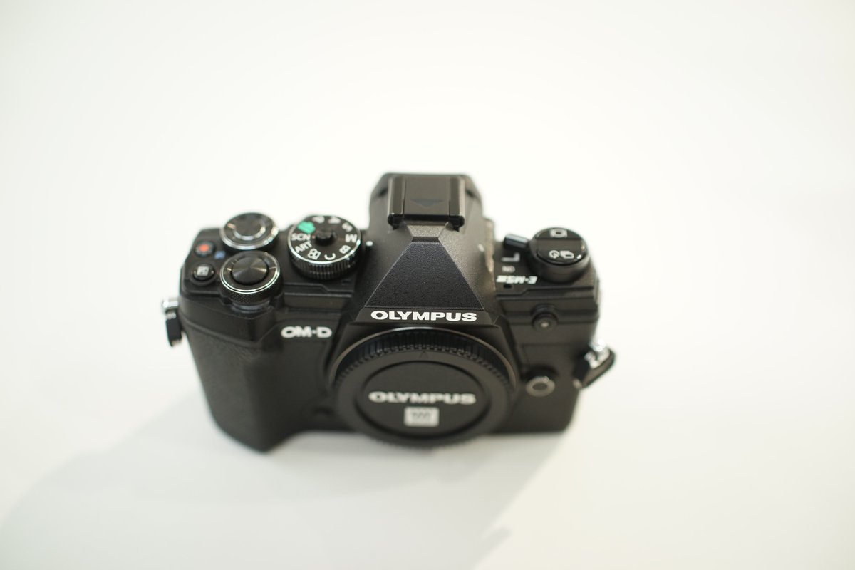 sanpoucamera's tweet image. OM-D E-M5 MarkIII
OM-1の流れを汲み従来と比べ
精悍さが増したように感じる
どのシリーズも人気はあるが
登場当時からE-M5のシリーズも
人気の有るシリーズである
フィルム時代のOMを彷彿させるシルエットも
その人気の要因かもしれない
＃EM5
＃OLYMPUS