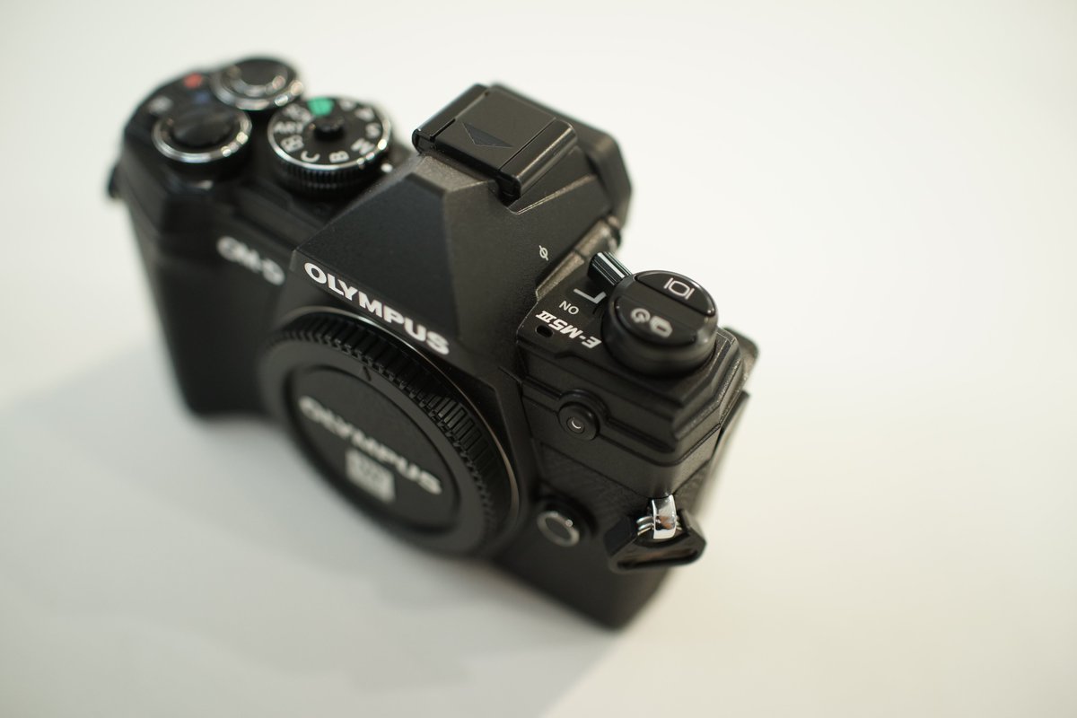 sanpoucamera's tweet image. OM-D E-M5 MarkIII
OM-1の流れを汲み従来と比べ
精悍さが増したように感じる
どのシリーズも人気はあるが
登場当時からE-M5のシリーズも
人気の有るシリーズである
フィルム時代のOMを彷彿させるシルエットも
その人気の要因かもしれない
＃EM5
＃OLYMPUS