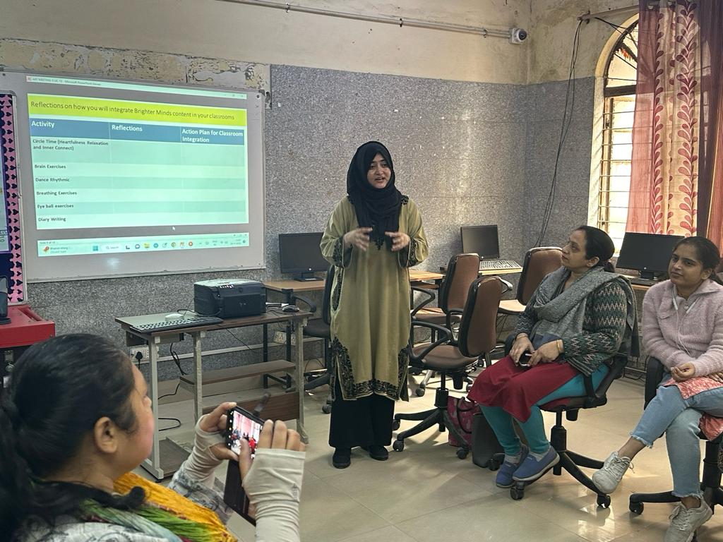 Discover Ms. Faiza Nasir’s journey in transforming education at SKV Noor Nagar! Through the TDC program, she has enhanced classroom dynamics and student engagement. intrinsic-motivation.org/2024/05/20/tra… #Education #TDC #Innovation