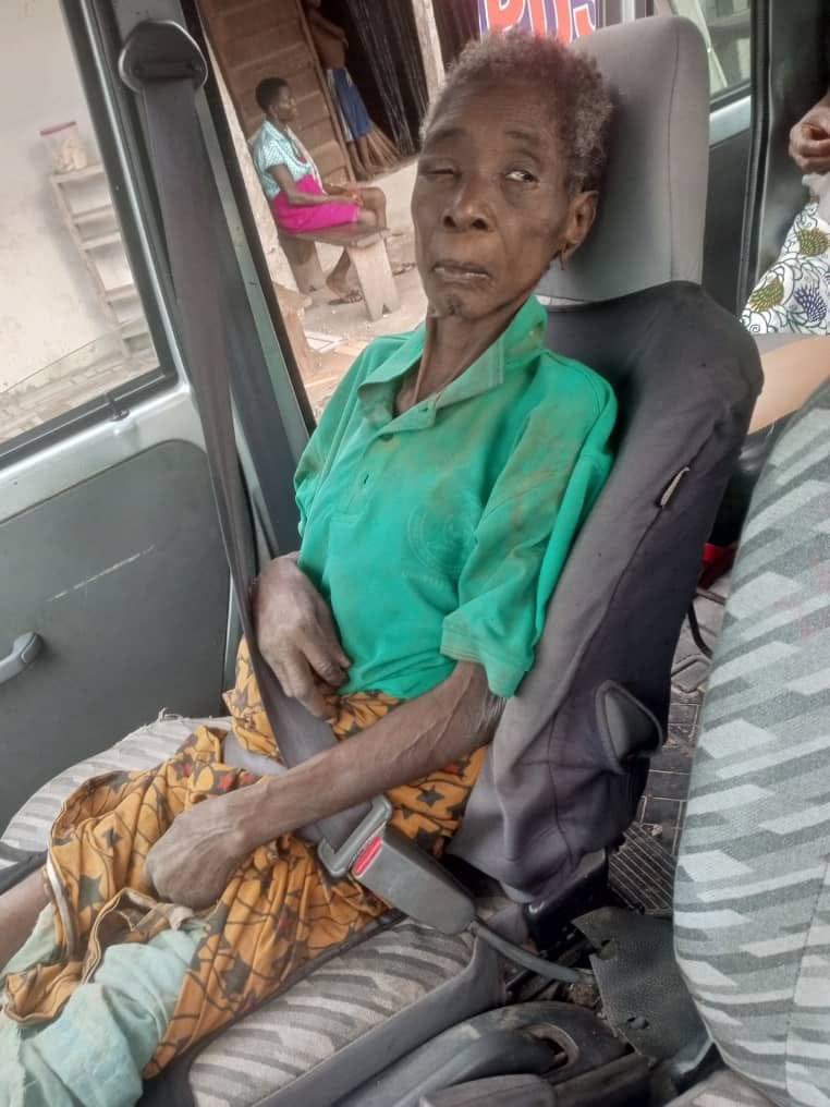 Mama Mary Macaulay was found in Okuama bush without food for two months after she could not escape. We rescued her to hospital, she's has taken 5 pints of blood as her pcv was 8%. An Urhobo son, Michael Egi sent money for her rescue, Ughelli South HPM is also assisting now.