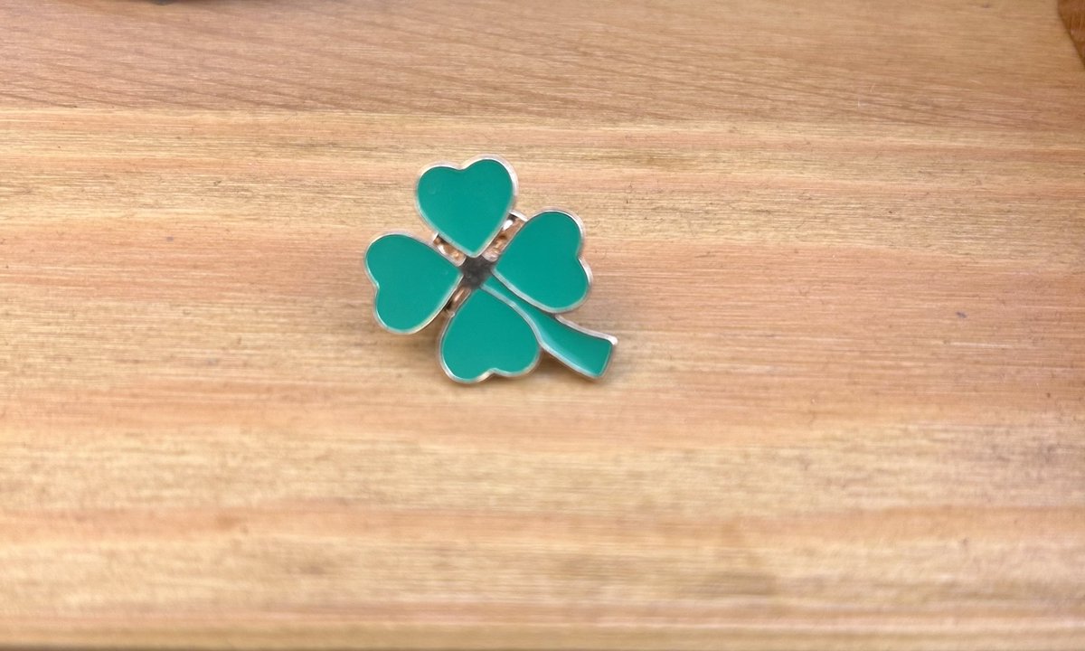 Lucky Day giveaway! A month ahead of publication, I’m giving away one finished copy along with this cute clover pin! Just like and RT to win - on Wednesday I’ll randomly choose a winner. Make it your Lucky Day!* *UK readers only, sorry. 🍀❤️