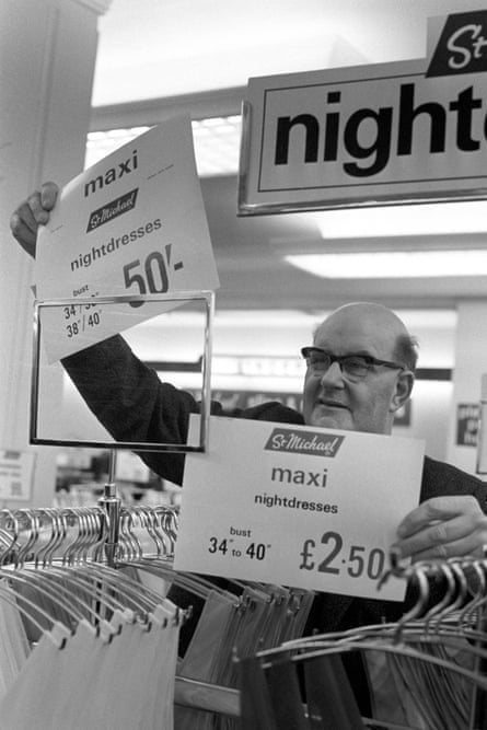 All change! February 1971, and it's Decimalisation Day in Britain 🇬🇧. #History #Britain #70s #Flashback