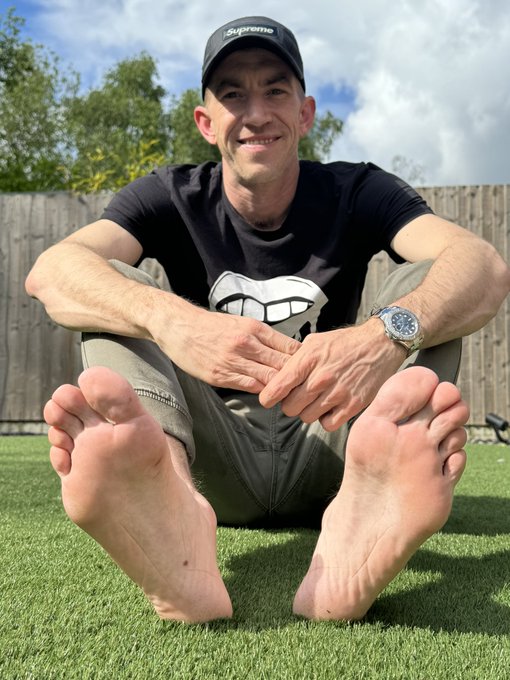 You know what they say about big feet? https://t.co/iZ4RnBAsU9