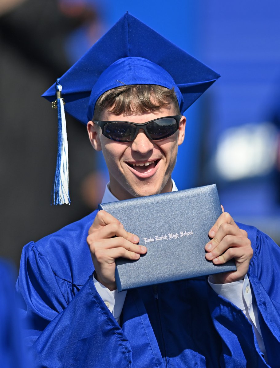 OMahoneyPhoto's tweet photo. Sunday's Graduation Ceremony at Lake Zurich High School. @ThePioneerPress @LZ_Courier https://t.co/SqlWBbnicF https://t.co/3lV1z5NWhv @LZHSBEARS https://t.co/EOnXeKQFtB