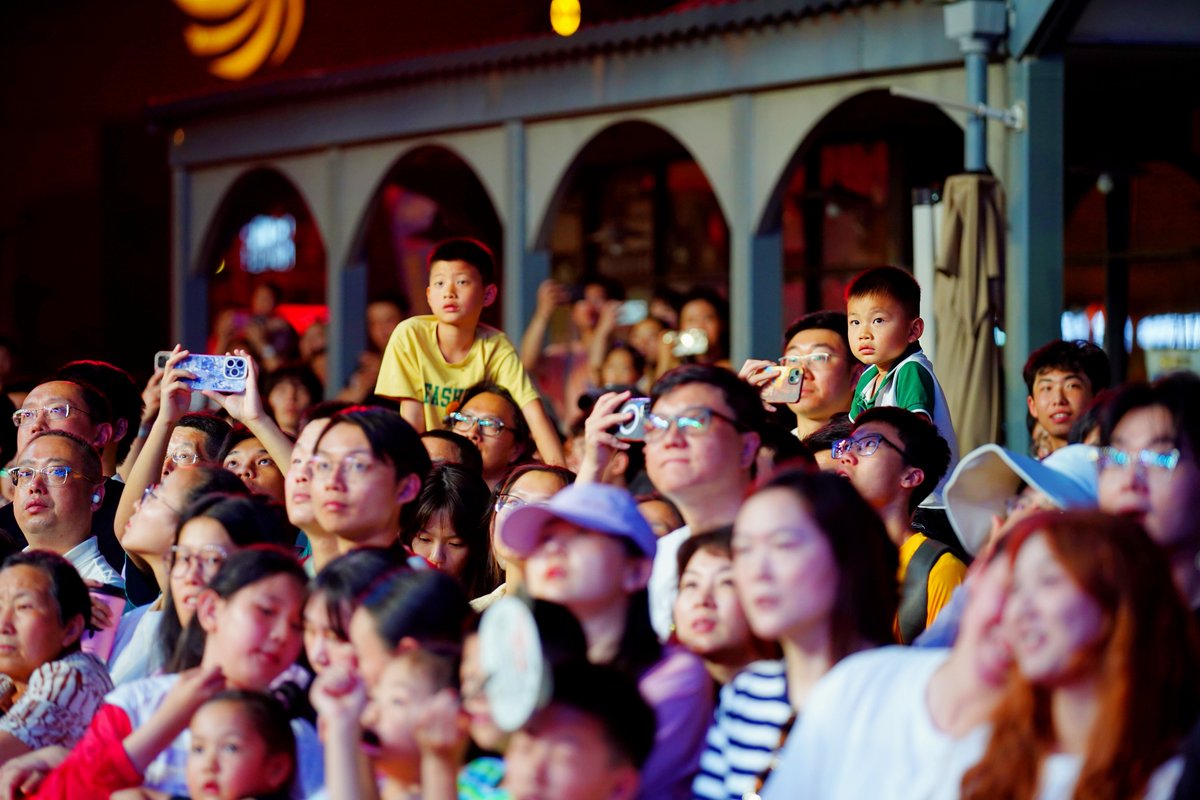 🎉 Congrats to Li Ling and Zhong Tao! They won the pole vaulting event at the 2024 Chinese Athletics Street Tour Nanjing Stop! Have you experienced the thrill of sports at this Nanjing Sports Carnival at the Golden Eagle Lakeside City, Nanjing? #InclusiveCityNanjing