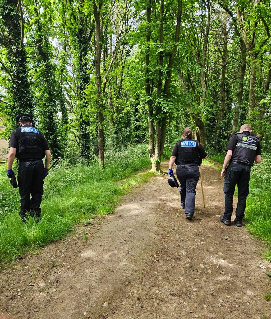 Patrols and weapon sweeps took place in Flitwick last Friday as part of operation Sceptre, following reports of vandalism at the Forest Centre @letstalkcentral @bedspolice #JustDropIt #KnifeFreeBedfordshire #ThinkTwiceThinkLife #Sceptre