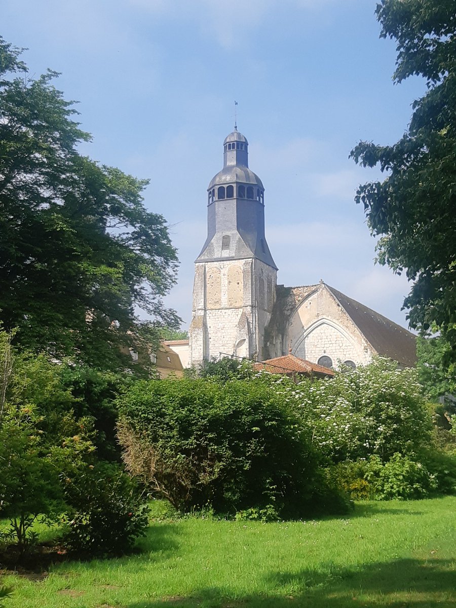 Le Perche, en Eure-et-Loir🌳 📍Entre Chartres et Le Mans. L'abbaye de l'ordre de Tiron datant du XIIe siècle. #MagnifiqueFrance