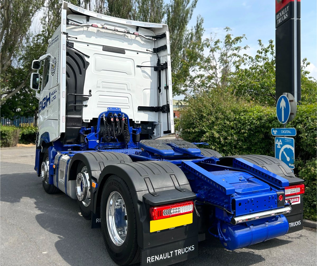 Alistair Mann handed over this Renault Trucks T High 520 to BGH Hull Ltd. The vehicle is equipped with several Kelsa bars, a perimeter kit, an inverter, the new digital dashboard, and the latest general safety regulations. <a href="/TRefinishers/">Thompson Refinishers</a> painted the chassis and cab.
#RenaultTrucks