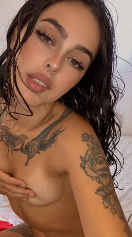 OnlySophiaGrace's tweet photo. Showing a little skin, but still leaving something to the imagination 😉 https://t.co/fvo4CRpd56