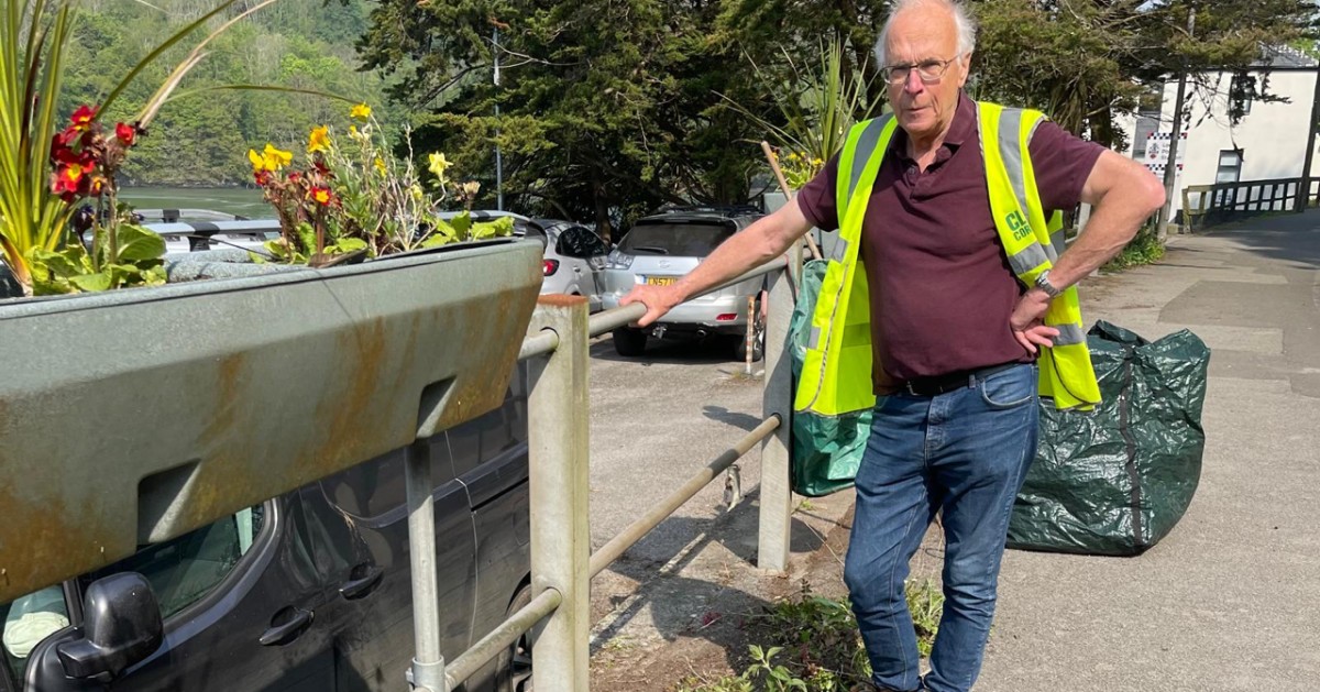 Volunteers across Looe got busy last weekend tidying up neglected areas within the town 🧹🍃 If you're interested in joining us as a volunteer, please contact volunteers@cormacltd.co.uk 📧 #Cormac #Looe #Volunteers