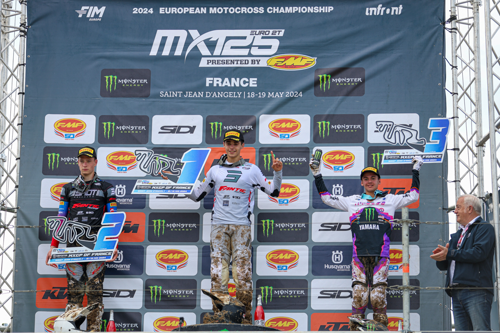 Your European Championships podiums of France 🇫🇷 EMX 250 🥇Mathis Valin 🔴 🥈Maxime Grau 🥉Cas Valk EMX 125 presented by FMF Racing 🥇Simone Mancini 🥈Noel Zanocz 🔴 🥉Mano Faure #MXGP #Motocross #MX #Motorsport #MonsterEnergyMXGPFrance