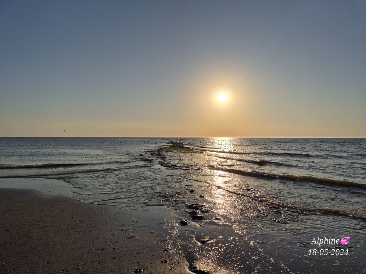 Vanmorgen een 84 jarige vrouw #vakantiezorg verleend. Mw had heel haar leven een caravan op Texel. Maar vanwegen haar gezondheid al jaren niet meer op #Texel geweest. haar zoon nam haar mee. Het was voor mw emotioneel. #Herinneringen van vroeger. Mooi dat dit mogelijk kon maken.