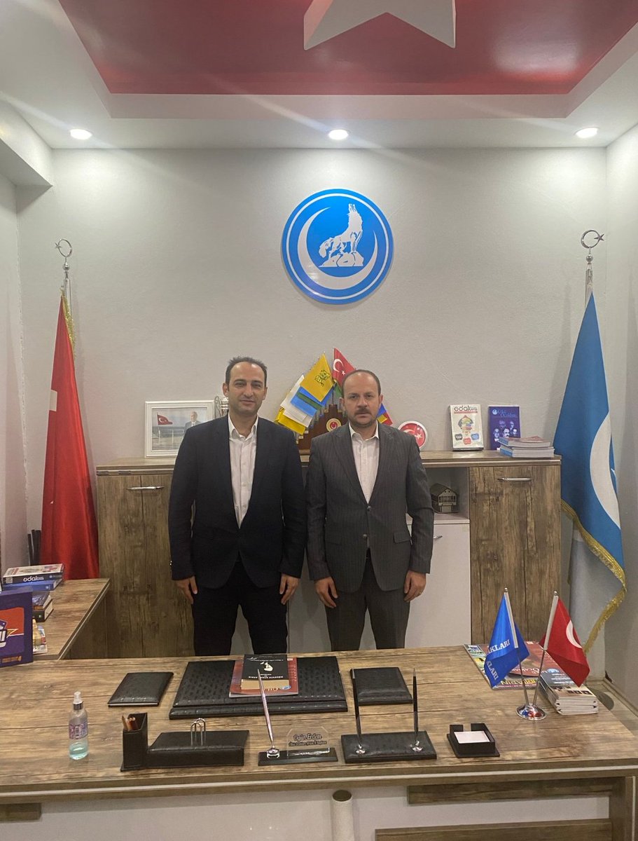 Duruşu ve çizgisi ile örnek olan değerli Artvin Ülkü Ocakları Başkanı Ogün Erdemi ziyaret ettim.  Kendisine teşekkür ediyoruz.