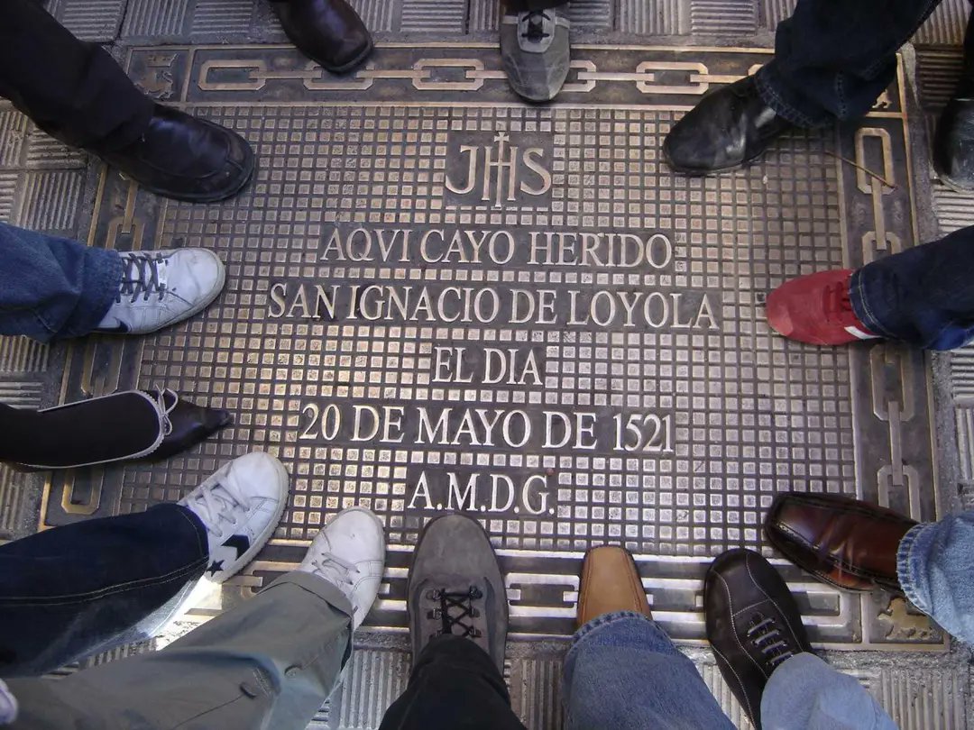 Hoy, 20 de mayo, hace 503 años que Pamplona/Iruña fue liberada. Buscad por toda la ciudad una placa o monumento que lo recuerde. En cambio al ocupante siempre se le besa el culo, y creo que ya va siendo hora de que cambien las tornas...