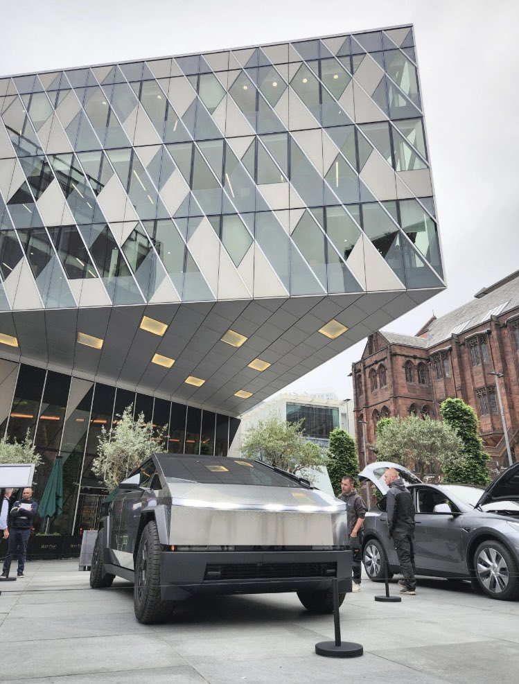 The @tesla #cybertruck has landed in Manchester, England! It will be there to see untill tomorrow 8.00 pm. Check out this amazing location… Go check out this beast soon. @teslaeurope @cb_doge @elonmusk @Teslaconomics @IanCameron23 📷Luke Harry