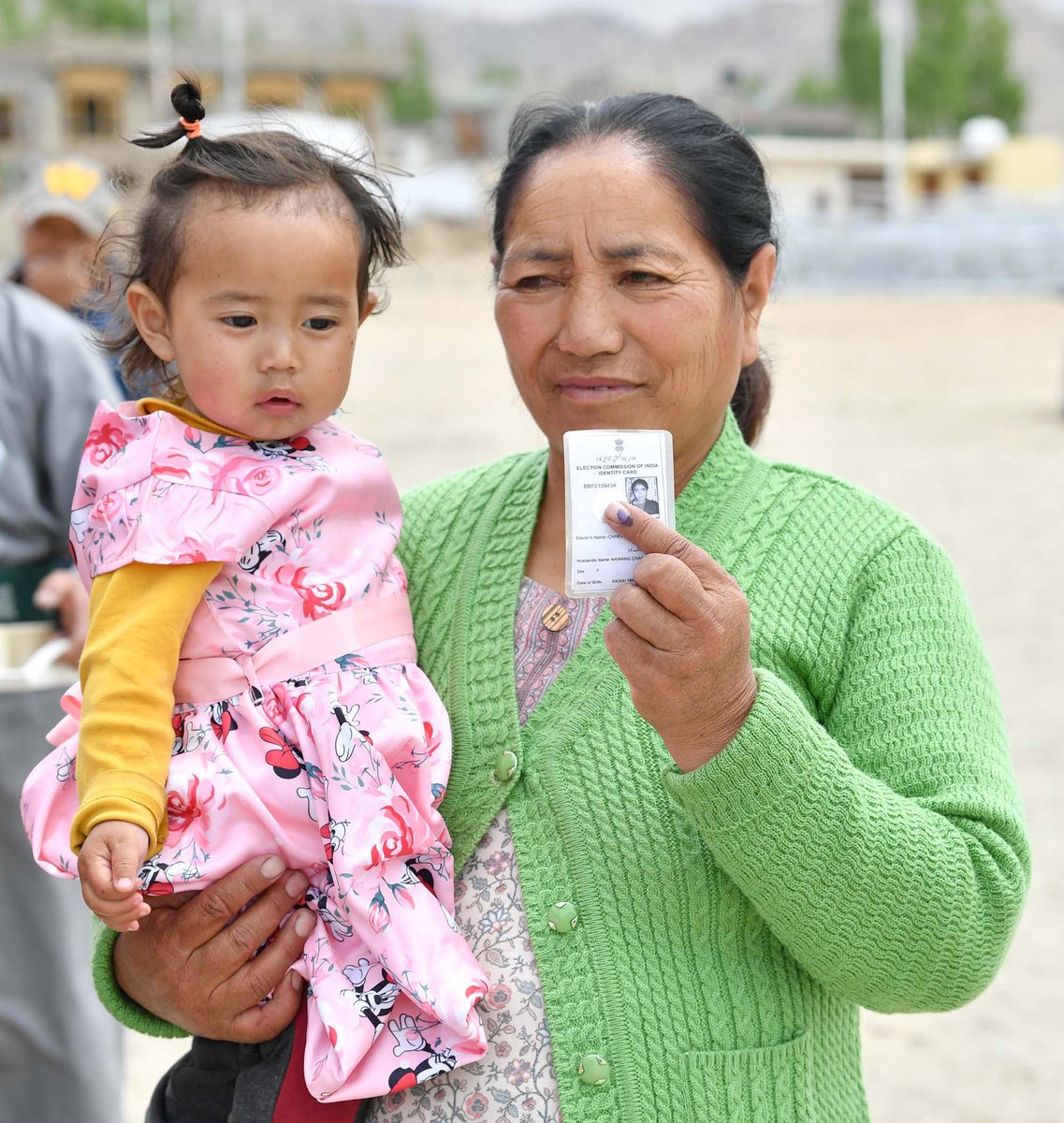 Female voters display the mark of indelible ink after exercising their right to vote at polling booth during the 5th Phase of #GeneralElections2024 in Leh, Ladakh 

#LokSabhaElections2024