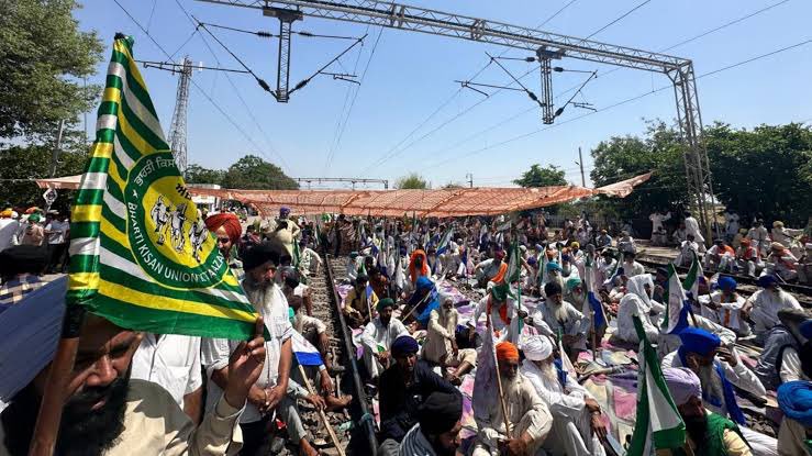 Breaking: Farmers protesting at Shambu Border have ended their protest at Shambu railway station and will clear the railway track. However, the protest on the road at Shambu Border will continue.