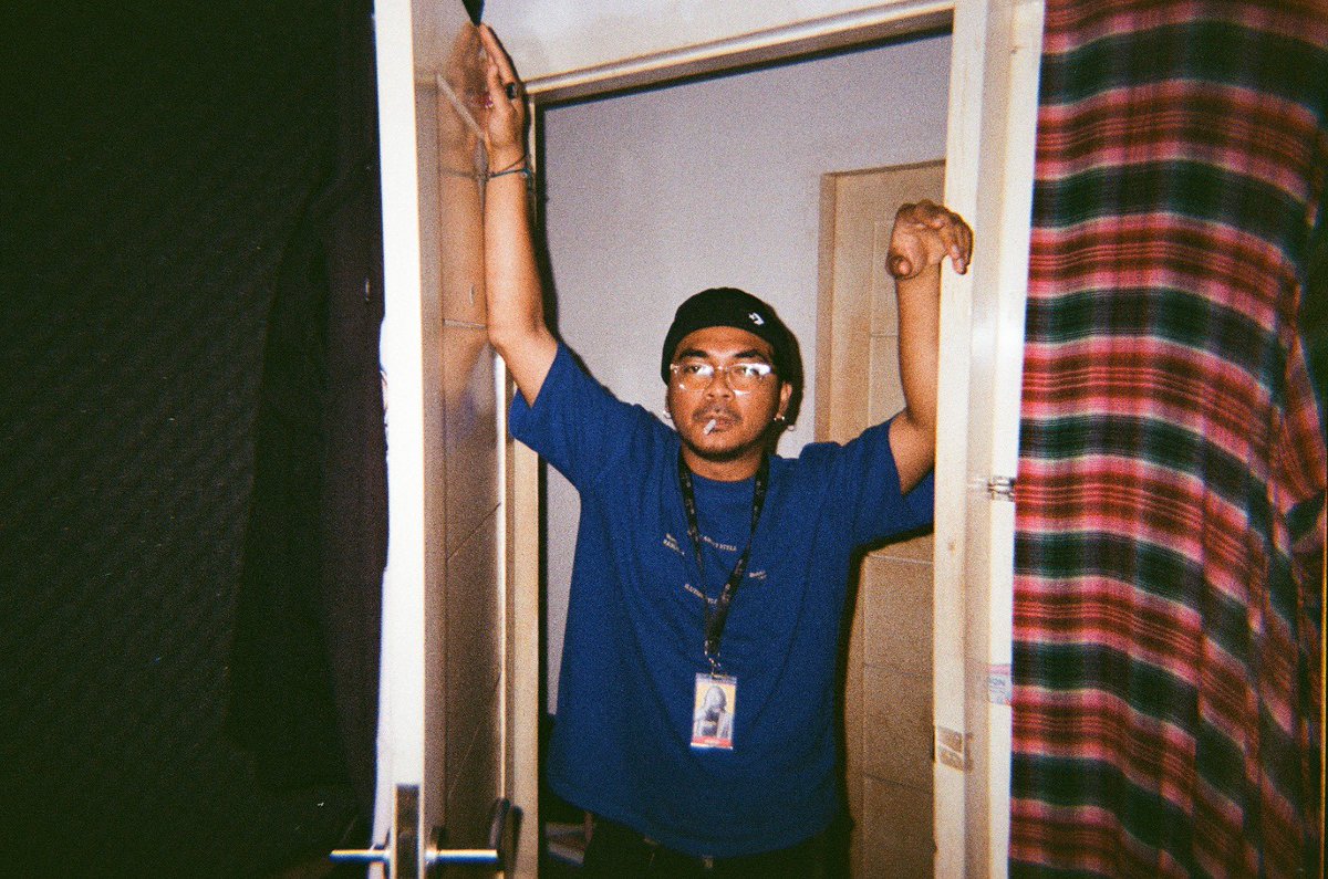 Arandhitio's tweet photo. Kamarkosan lagi siap siap mengadakan kegiatan pemutaran film. Kami beri nama Suasinema. 

Dokumentasi oleh Ian Davin https://t.co/smggymDLPA
