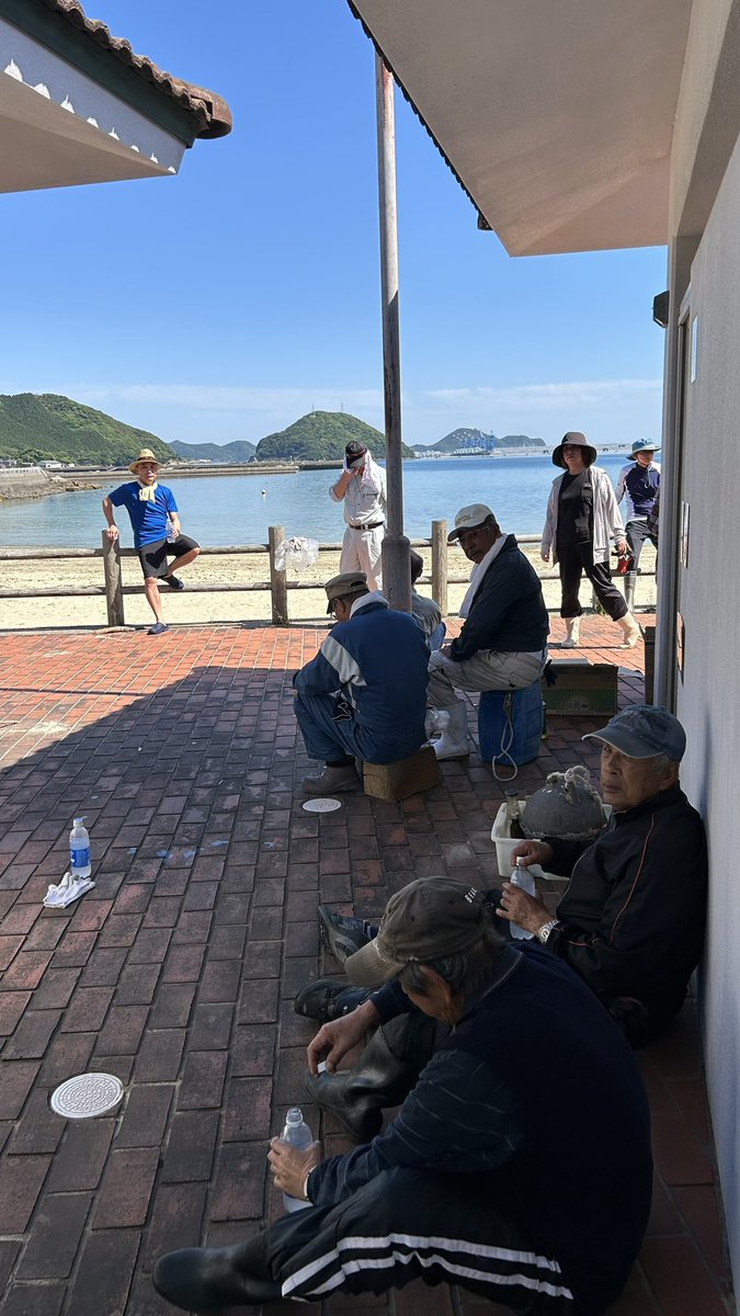 yasu171742's tweet photo. ビーチクリーン@三本松海水浴場in上五島五島列島🏝on2024.5.19

暑い中🥵みなさんお疲れ様でした〜😀

小学校が運動会と言うことで、子どもの参加者0️⃣でしたが、総勢５０名くらいでした〜

初めての参加で、蛤、小河原、ハマンナとのゴミの違いや、砂の質の違いなど、勉強なりました〜😀 https://t.co/gGblTl8qRH