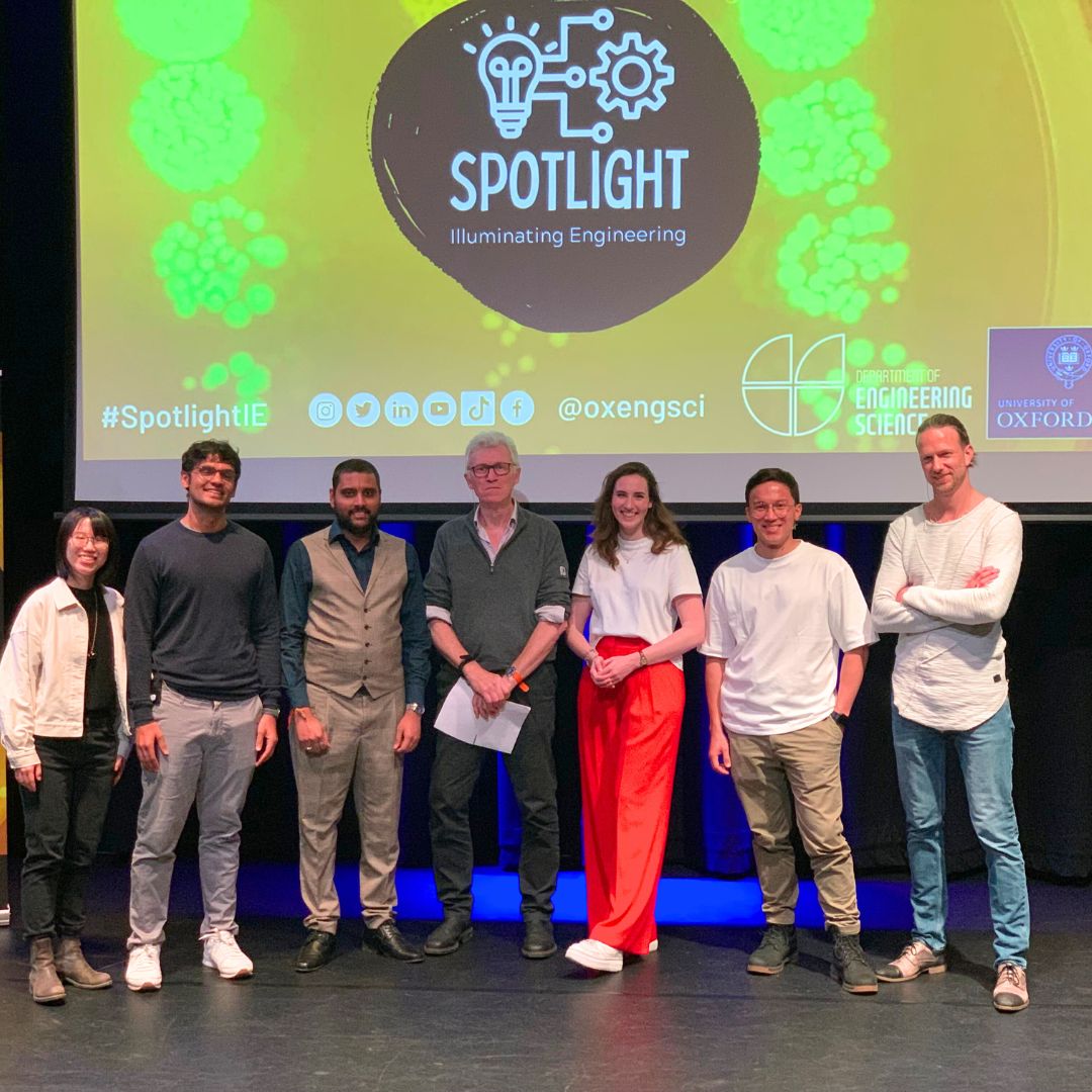 🔦 Researchers shined a spotlight on engineering at Old Fire Station in Oxford! TEDx-style talks revealed advancements: from training machines to think like humans, to engineering solutions for back pain, bridging research-public gap. #SpotlightIE eng.ox.ac.uk/news/researche…