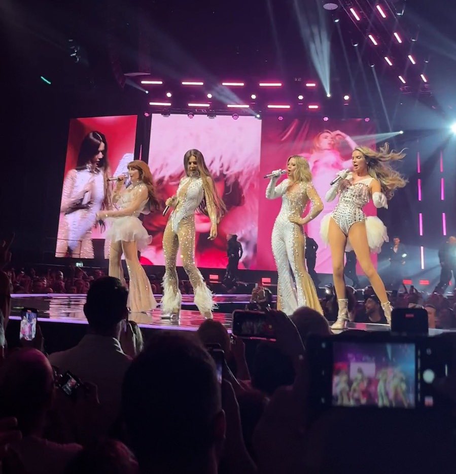 TG4TV's tweet photo. deireadh seachtaine lán ag Intern TG4🥵
#CailíníOsArd #AnBas #GirlsAloud #BruceSpringsteen https://t.co/C63nRbUImr