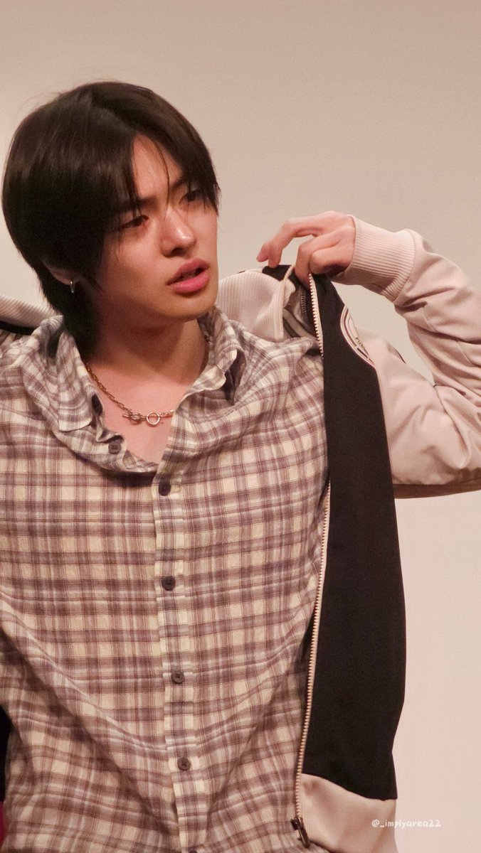 _implyarea22's tweet photo. 240519 LEO 1st Fansign (SW)

ตอนเปลี่ยนเสื้อคือได้แต่อุดปากไม่ให้กรี้ด คือหล่อแต้หล่อว่า หล่อปะลํ่าปะเหลือ หล่อคักหล่อแฮงงง ลีโอหล่อ!!😭😭😭
#LEO #리오 #131LABLE https://t.co/Klz1Y0aVnN