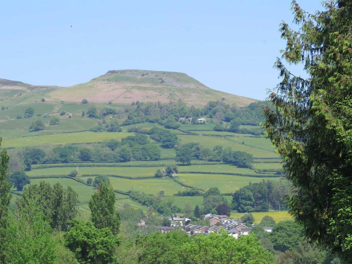 Lovely long local walk yesterday with @CariadWilliams and beautiful scenery! @CRTWalesandSW @CanalRiverTrust @BannauB @BeaconsTourism @VisitBeacons