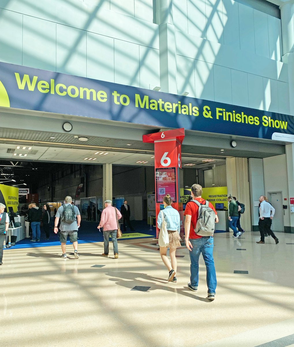 LiveBuzz tweet media