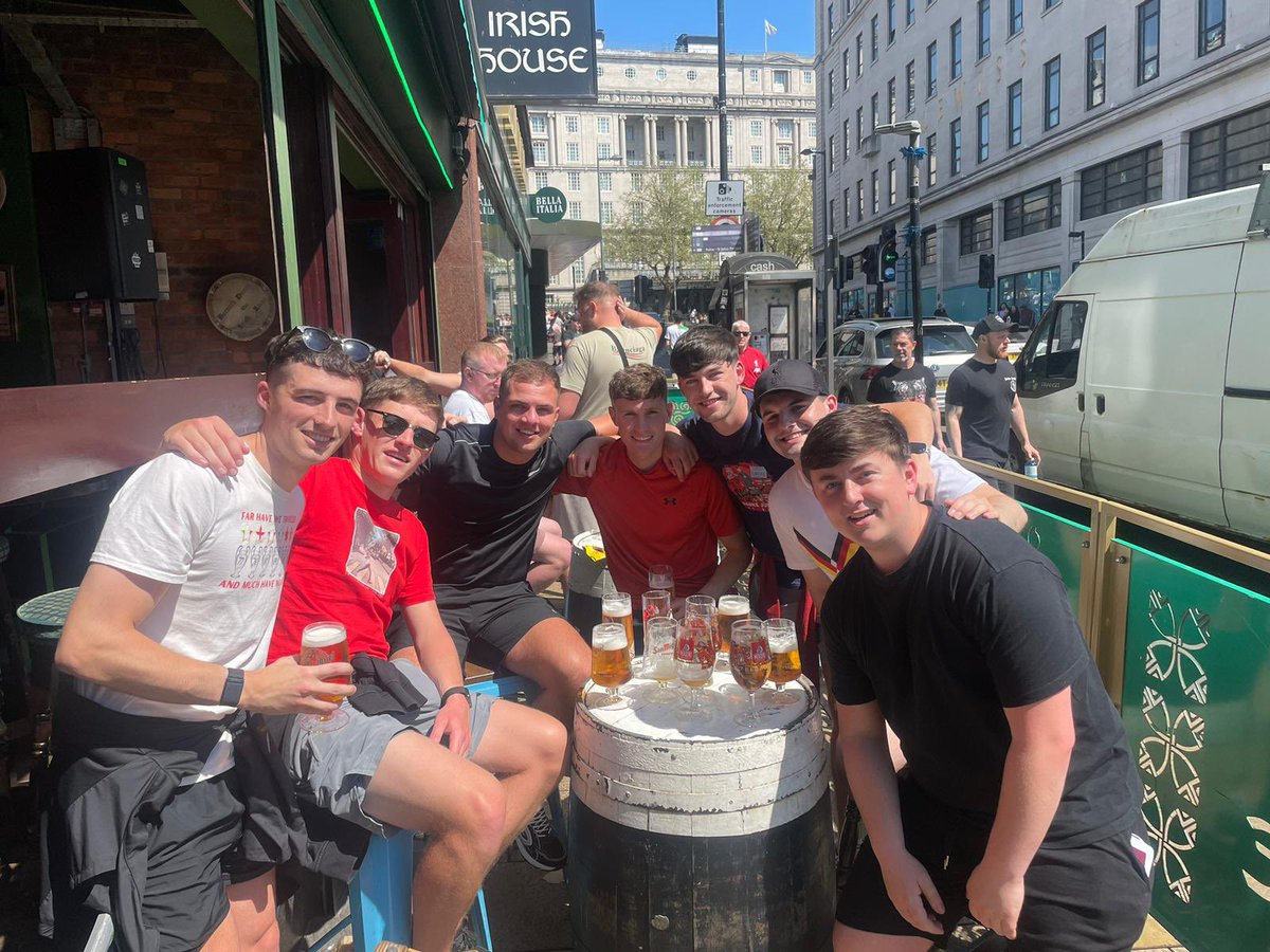 Sean1906_'s tweet photo. What a send off🇩🇪👋🏼 https://t.co/AzEdAChc0M