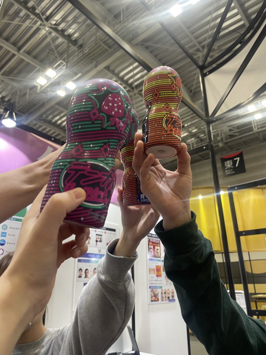 mixup_o's tweet photo. イベントスポンサーのTENGAさんから

チョコ美味しかった https://t.co/yYKkh3iUcO