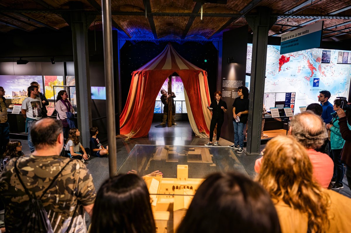 mhistoriacat's tweet photo. 🎭 Durant la #NitdelsMuseus vam gaudir de les escenes teatralitzades històrqiues a càrrec de @plataformabn. 

⏳ A l’exposició permanent ‘La memòria d’un país’ es representaran escenes que van tenir lloc a Catalunya diferents èpoques. https://t.co/WHeoobO2Ao