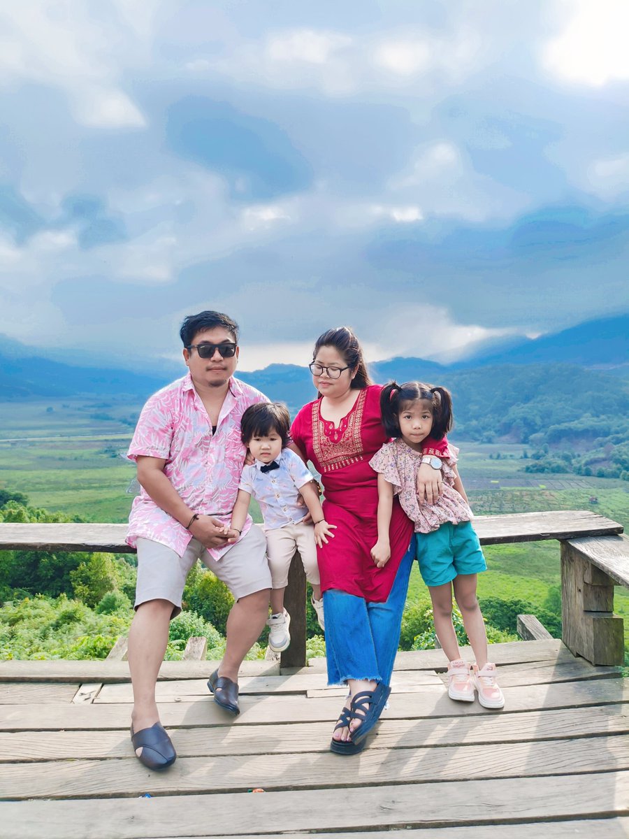t7_graphics's tweet photo. Nothing beats spending quality time with the ones who matter most (MERE TEEN ANMOL RATAN). 

#FamilyTime #family #familylove #pakkekessang #viewpoint https://t.co/lgk5KRznvE