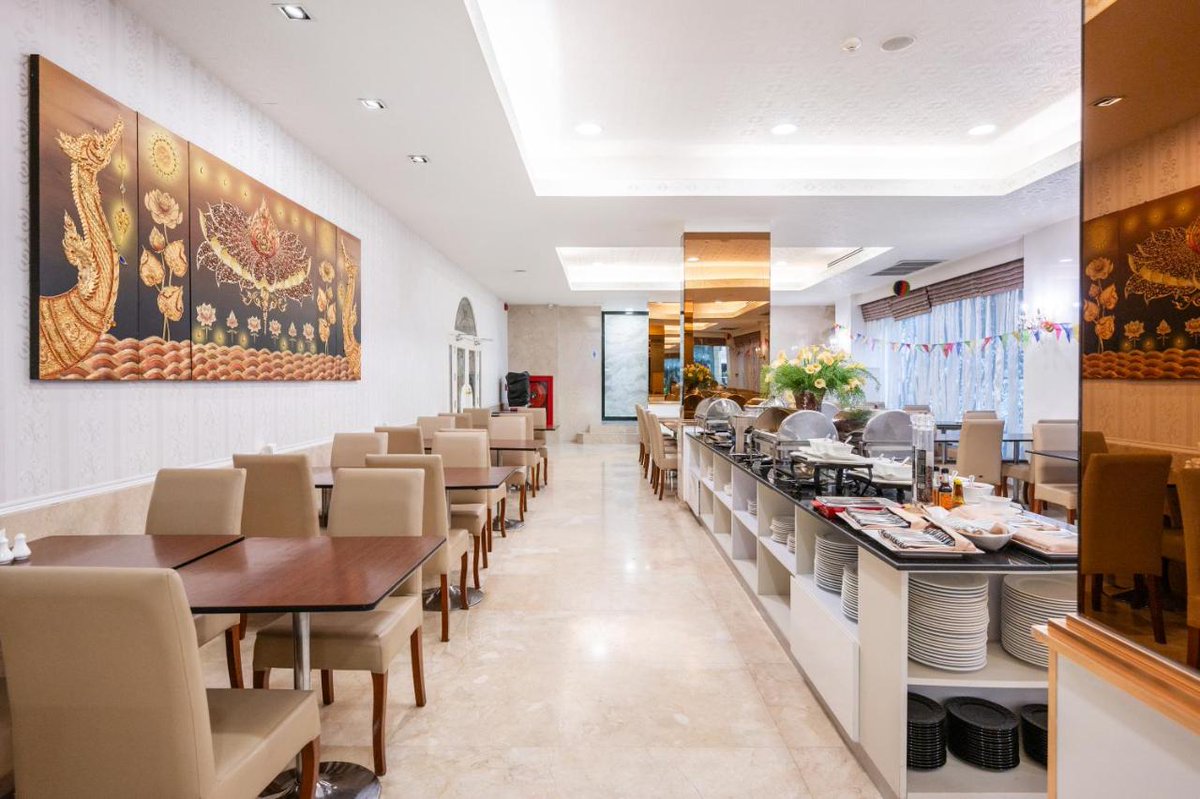 nonnaidii's tweet photo. #ที่พักหัวหิน 📍โรงแรมรอยัล พาวิลเลี่ยน ราคาแค่หลักร้อย!
.
ตั้งอยู่ใจกลางเมือง ใกล้ตลาดโต้รุ่งและที่เที่ยว
.
ห้องพักหรูหราสไตล์ Classic ทันสมัย มี Smart TV
.
มี Wi-Fi ฟรี, ห้องอาหาร, ฟิตเนส, และสระว่ายน้ำ
.
💰 ราคา: เริ่มต้นที่ 9xx /คืน 
พิกัดการจอง 👇
https://t.co/4AxAThgmFD https://t.co/VofHfEufoN