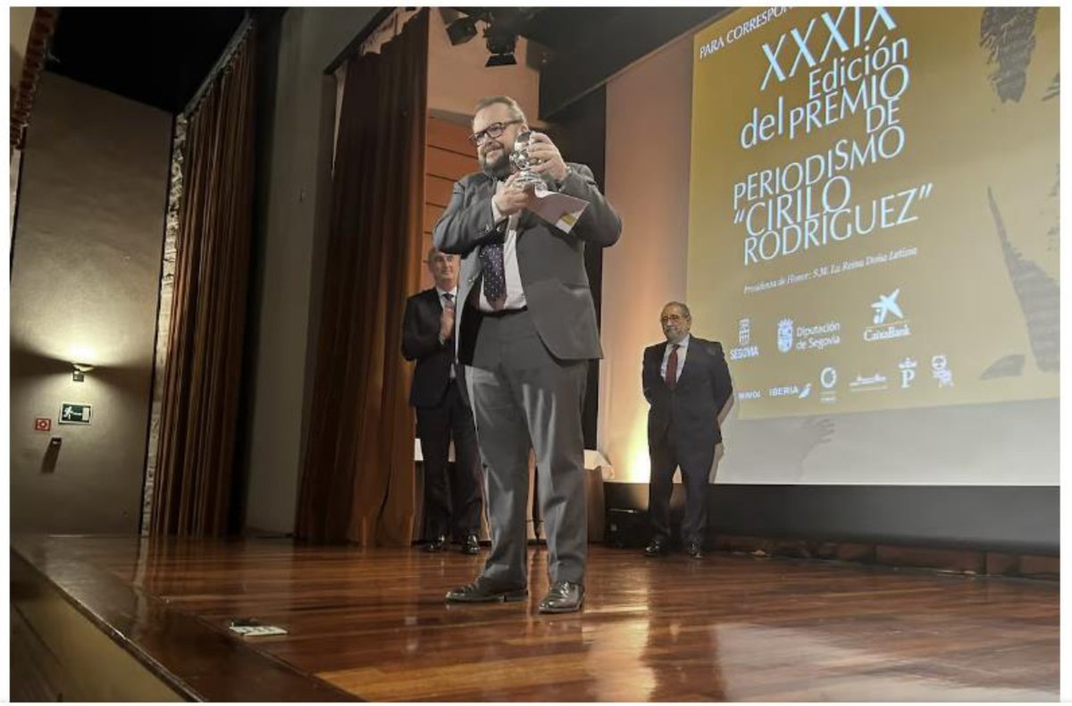 🏆 Luis de Vega, ganador del XXXIX Premio de Periodismo Cirilo Rodríguez cutt.ly/eetebwuo ▶️ Organizado por la Asociación de Periodistas de Segovia, el periodista llegó a la final junto a Sara Gómez, delegada de la Agencia Efe en Israel, y Anna Bosch, analista de RTVE