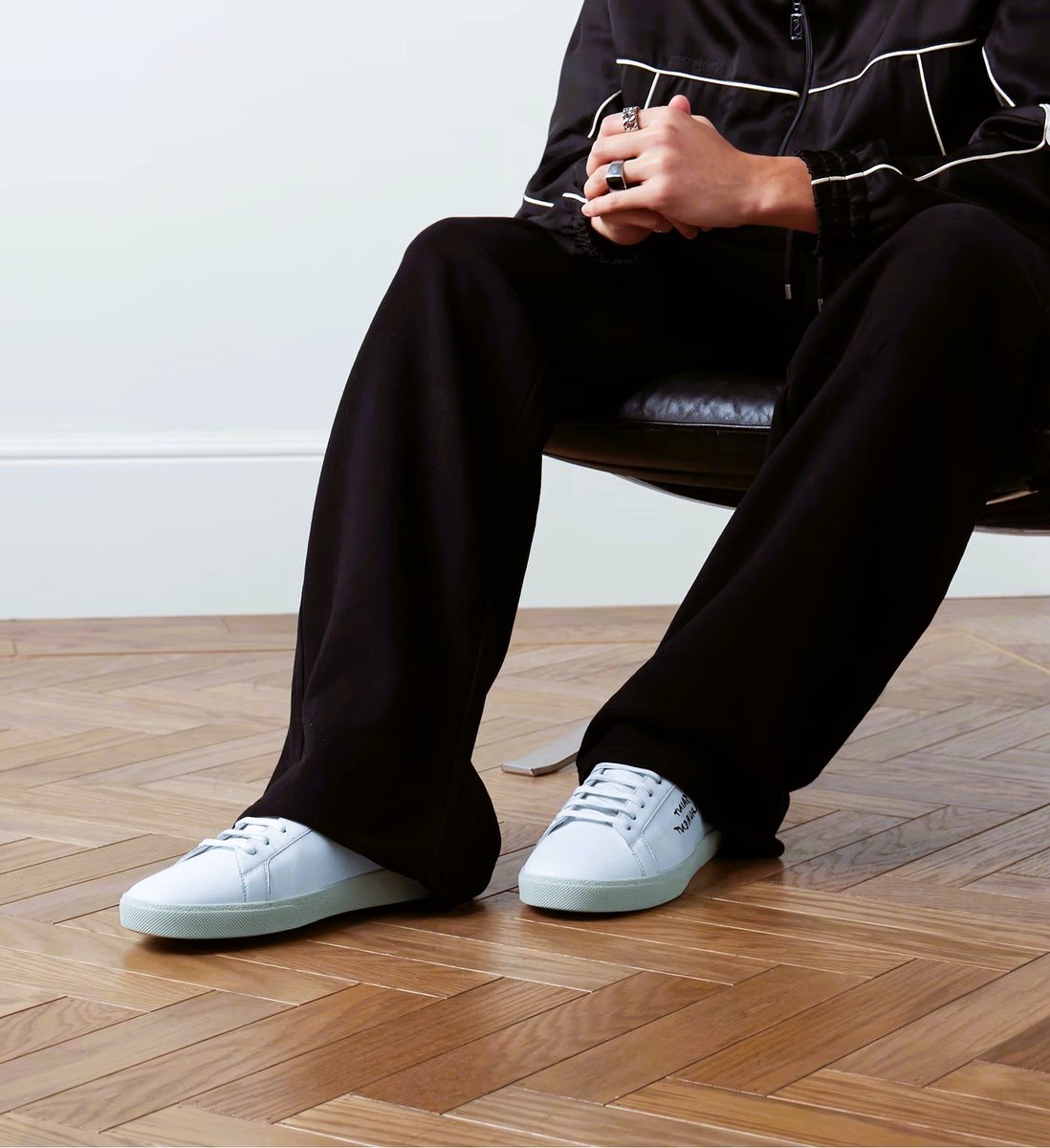 999Shoes999's tweet photo. Elevate your sneaker game with SAINT LAURENT's homage to timeless tennis styles – the SL/06 Court Classic Logo-Embroidered Leather Sneakers
#SL06CourtClassic #SaintLaurentStyle #LuxurySneakers #outfit #hairaccessories #fashionaccessories #mensaccessories #handmadeaccessories#shoe https://t.co/9lVex7TNrz