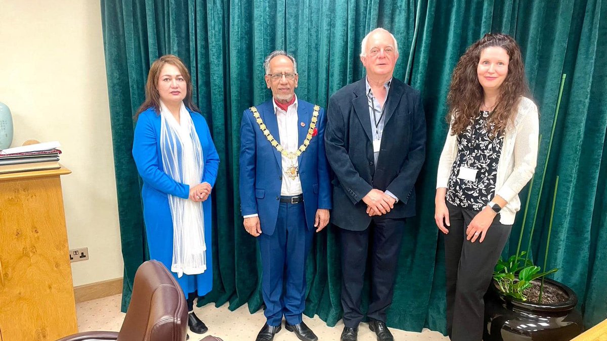 I invited the newly elected Woking Council councillors to my parlour to warmly welcome them into their new roles.

Tonight, Monday 20 May, the first council meeting of the political year will take place. 

Watch this live online &gt;woking.public-i.tv/core/portal/ho…