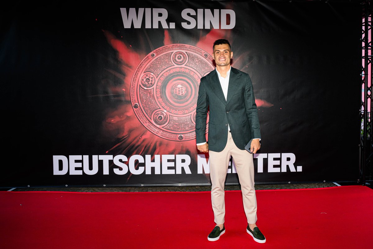 👀 Deutsche Meister auf dem Roten Teppich. ⚫️🔴

#DeutscherMeisterSVB | #Bayer04 | #Winnerkusen