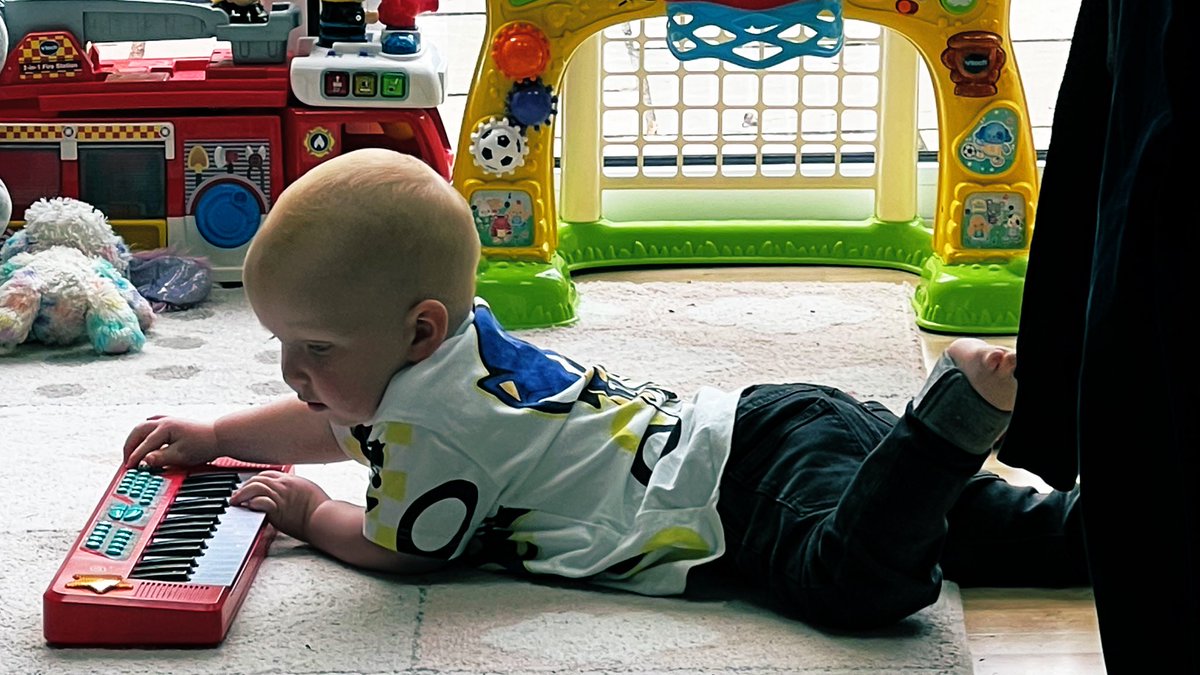 GovettRyan's tweet photo. My little man listening to JAMES and playing the keyboard is priceless @wearejames @RealTimBooth  🌼🌸🌺 https://t.co/VFRTu9gsdJ