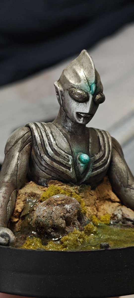 BJosephmi's tweet photo. ウルトラマン　ティガーの石像　#フィギュア　#塗装　#ウルトラマン　#ティガー https://t.co/RkguYbnYhp