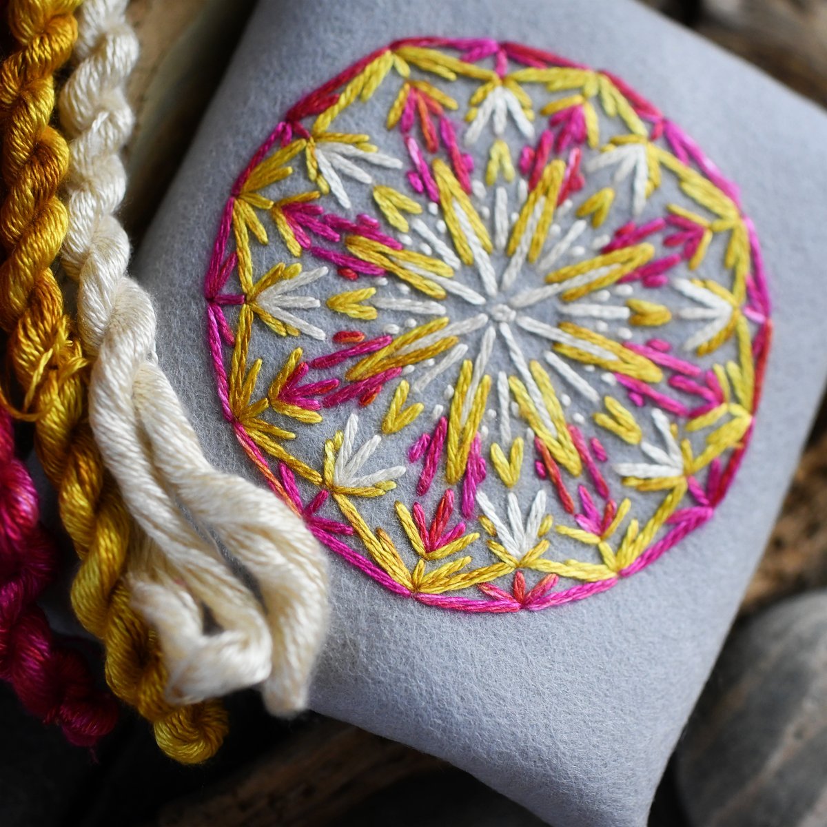 Hunter knits tiny nonsense tweet media